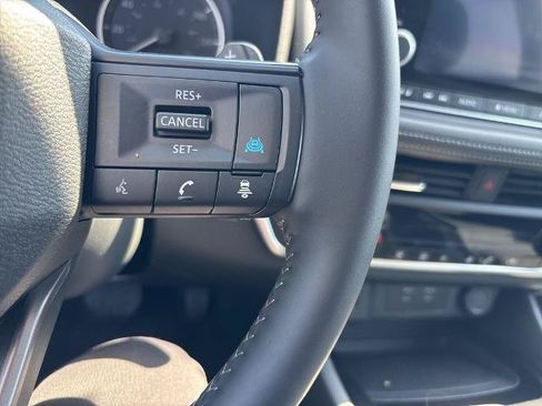 Certified 2025 Nissan Rogue SV FWD image 16
