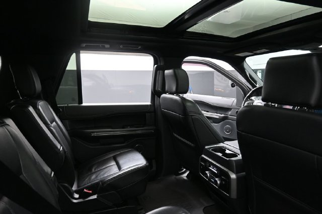 Used 2020 Ford Expedition XLT w/ Equipment Group 202A AWD/4WD image 32
