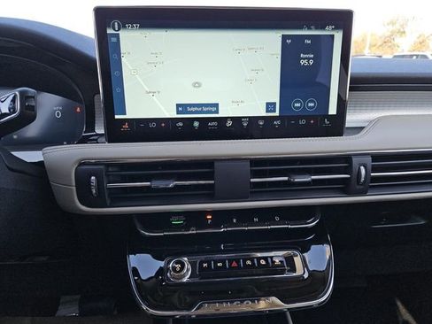 New 2026 Lincoln Corsair Premiere image 10