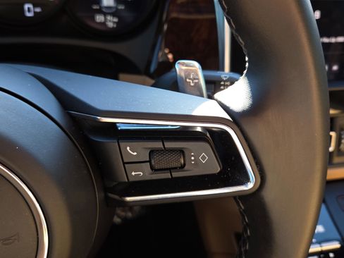 Used 2022 Porsche Macan image 13