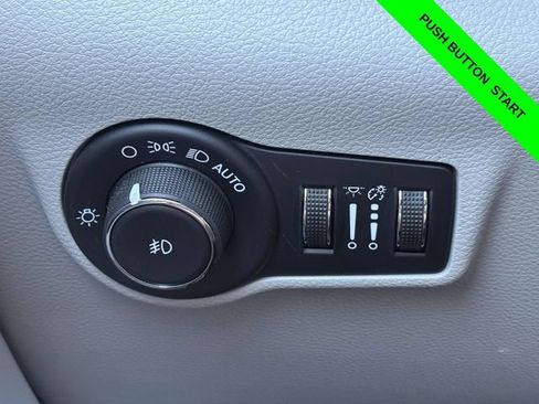 Used 2023 Jeep Compass Latitude AWD/4WD image 11