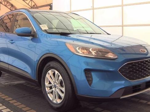 Used 2021 Ford Escape SE FWD image 2