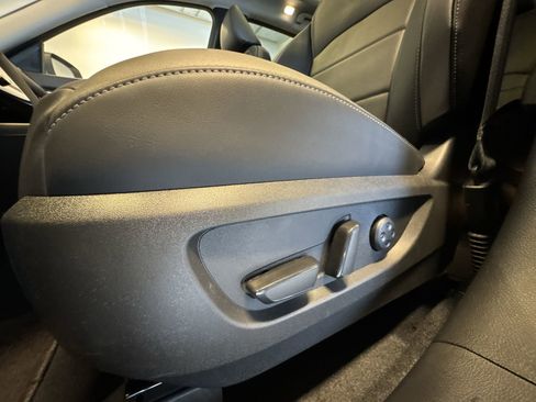 New 2025 INFINITI QX50 Luxe image 12