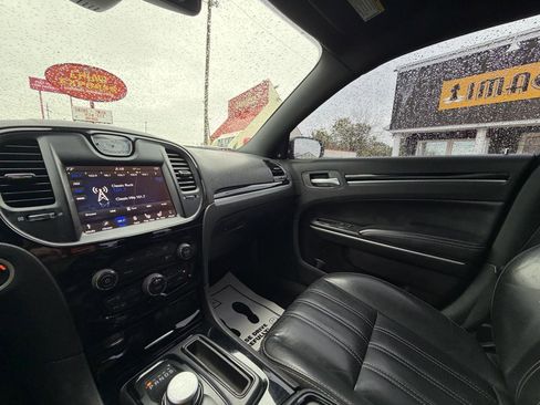 Used 2019 Chrysler 300 S RWD image 25