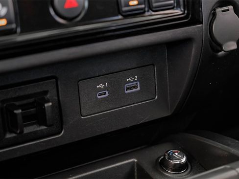 Used 2024 Nissan Titan PRO-4X w/ Pro-4x Convenience Package image 26