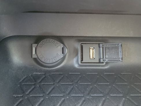 Used 2021 Toyota RAV4 XLE image 33