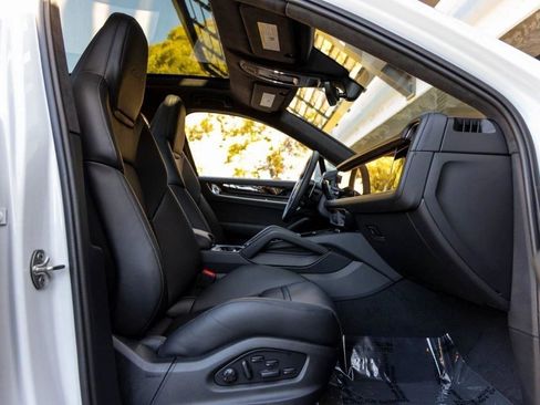 New 2025 Porsche Cayenne Turbo image 67