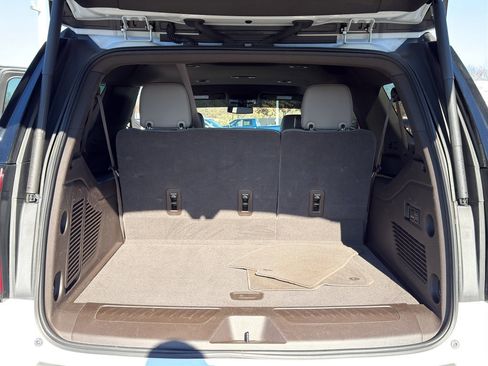 Used 2022 Chevrolet Suburban LT w/ Luxury Package image 29