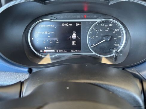 Used 2025 Nissan Versa SV FWD image 40