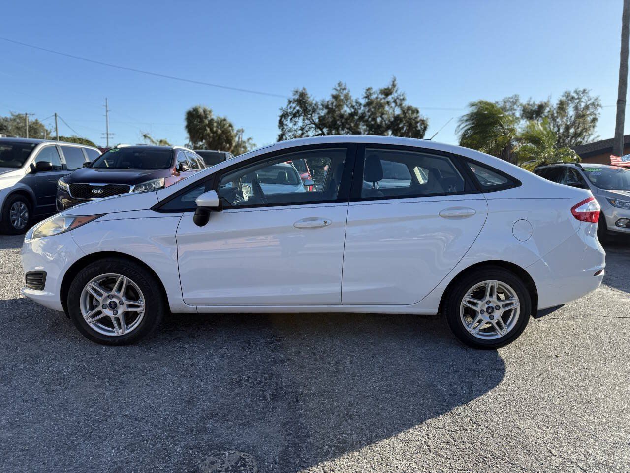 Used 2017 Ford Fiesta SE FWD image 4