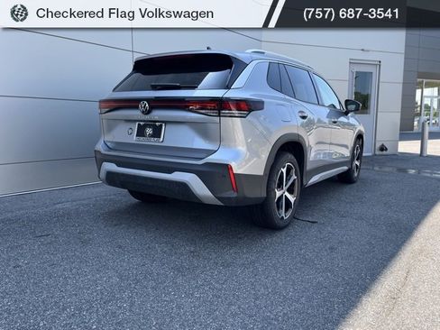 New 2025 Volkswagen Tiguan SE image 19