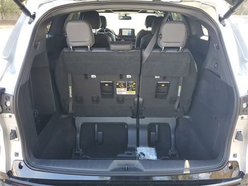 Used 2024 Toyota Sienna XSE image 8