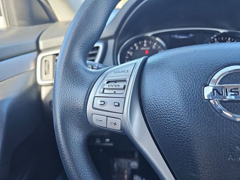 Used 2016 Nissan Rogue S image 19