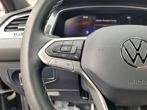 Certified 2023 Volkswagen Tiguan SE FWD image 33