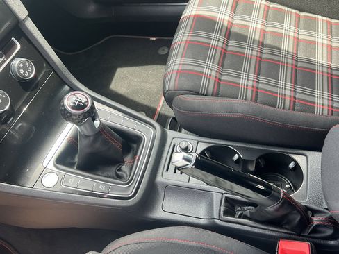 Used 2017 Volkswagen GTI Sport FWD image 20