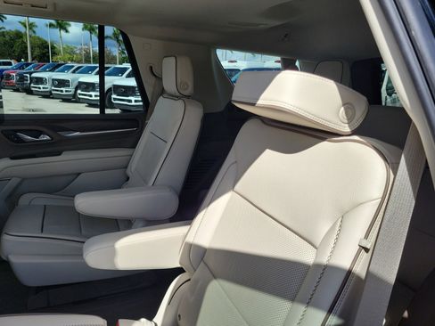 Used 2021 GMC Yukon Denali w/ Denali Premium Package image 16