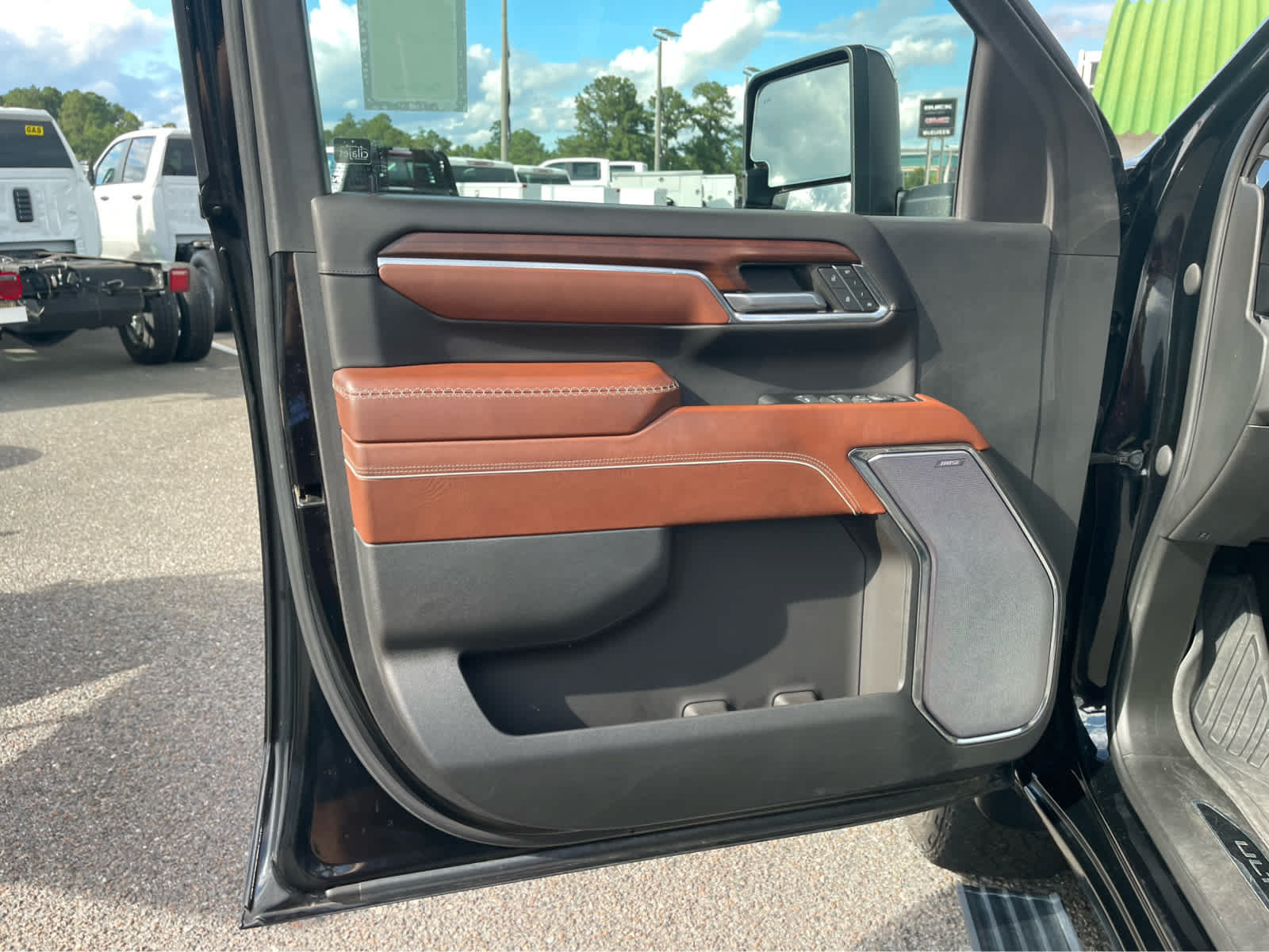 Used 2024 GMC Sierra 2500 Denali Ultimate AWD/4WD image 10