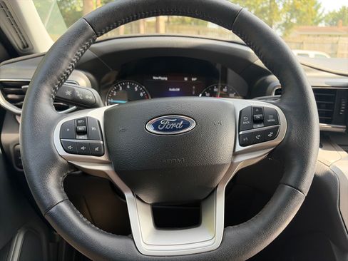 Used 2024 Ford Explorer XLT w/ Equipment Group 202A AWD/4WD image 26