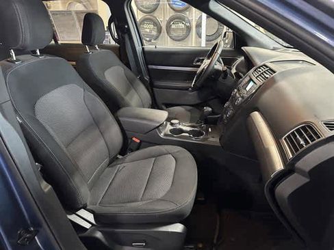 Certified 2018 Ford Explorer XLT image 35