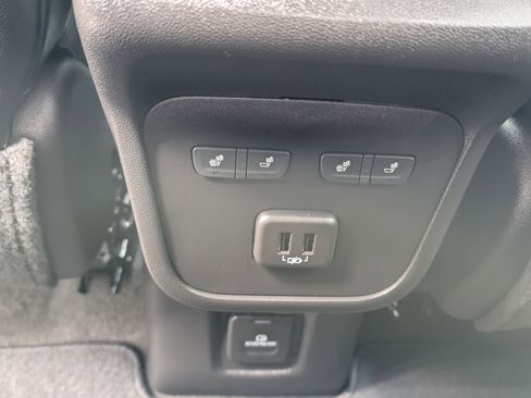 Used 2023 Chevrolet Equinox Premier AWD/4WD image 13