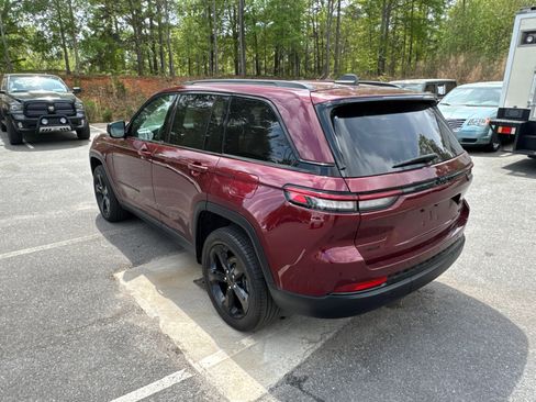 Used 2025 Jeep Grand Cherokee Limited w/ Black Appearance Package image 7