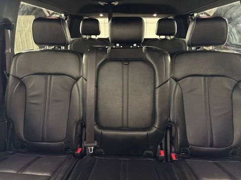 Used 2024 Jeep Wagoneer L Series II image 39