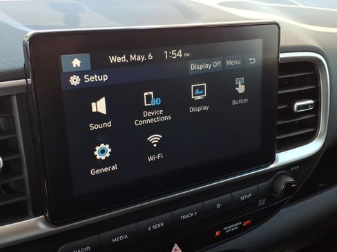 Certified 2025 Hyundai Venue SEL FWD image 21