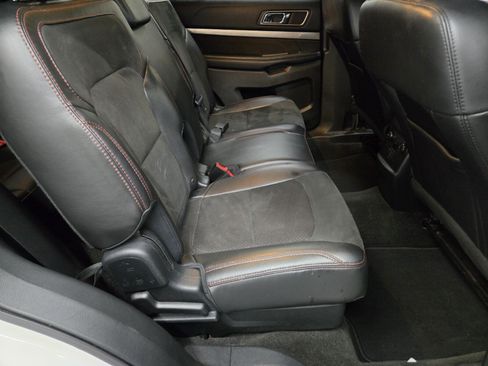 Used 2018 Ford Explorer XLT w/ Equipment Group 202A AWD/4WD image 12