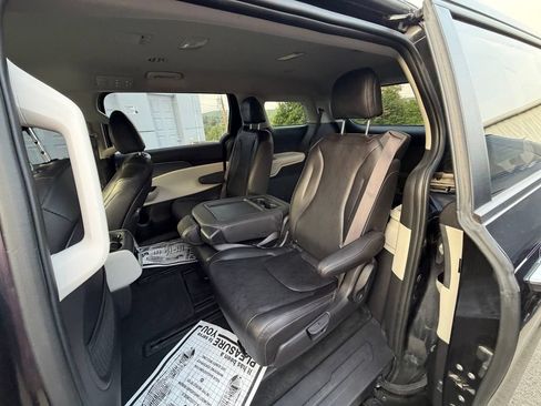 Used 2024 Kia Carnival LX FWD image 10
