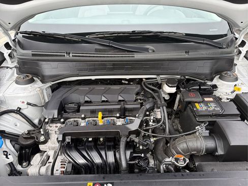 Certified 2025 Hyundai Venue SEL image 24