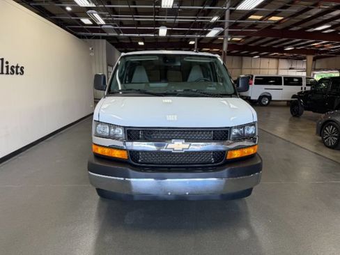 Used 2025 Chevrolet Express 3500 LT w/ LT Preferred Equipment Group RWD image 7