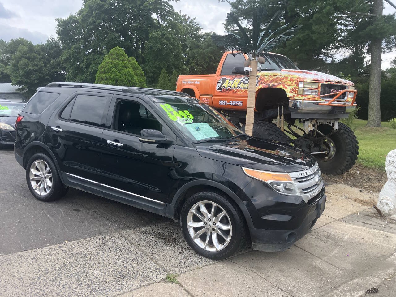 Used 2013 Ford Explorer XLT AWD/4WD image 2