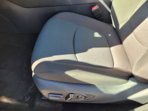 Used 2025 Toyota RAV4 XLE AWD/4WD image 17