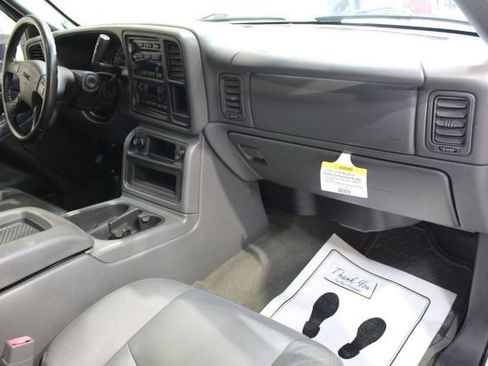 Used 2005 GMC Sierra 2500 SLT w/ Heavy-Duty Power Package image 13