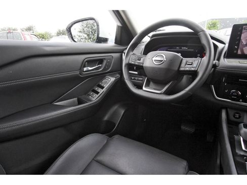 Certified 2025 Nissan Rogue SL w/ Tech Package AWD/4WD image 11