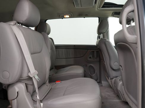 Used 2008 Toyota Sienna XLE Limited FWD image 12