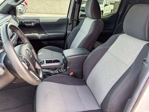 Used 2021 Toyota Tacoma TRD Sport w/ Technology Package image 16