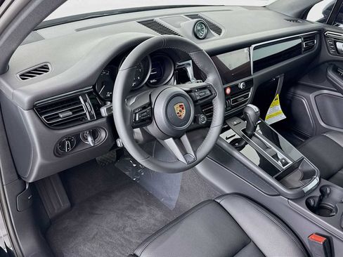 New 2026 Porsche Macan image 4