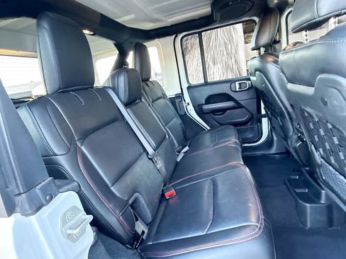 Used 2023 Jeep Wrangler Unlimited Rubicon w/ Cold Weather Group AWD/4WD image 31