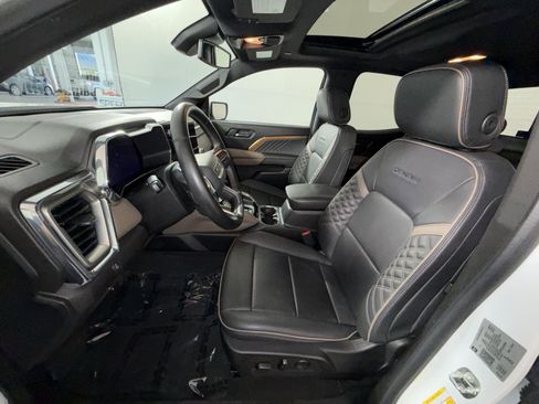Used 2023 GMC Canyon Denali AWD/4WD image 13