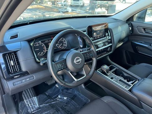 Used 2025 Nissan Pathfinder SV image 36