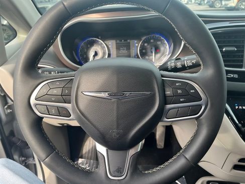 Used 2024 Chrysler Voyager LX image 14