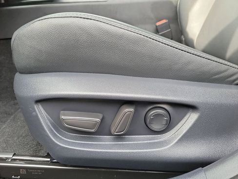 Used 2025 Toyota Camry SE image 21