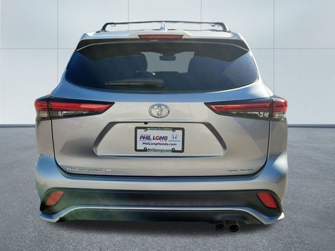 Used 2023 Toyota Highlander L image 4