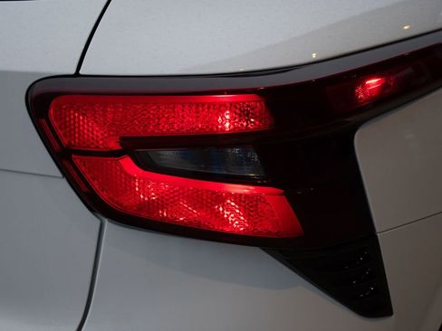 Used 2025 Chevrolet Trax RS image 6