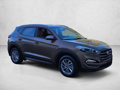 Used 2016 Hyundai Tucson SE w/ Option Group 02 FWD image 3