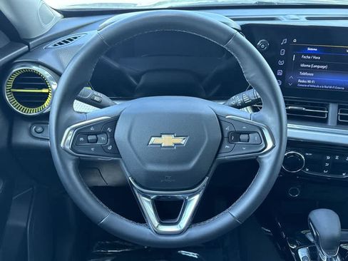 Used 2025 Chevrolet Trax LT w/ Driver Confidence Package FWD image 15