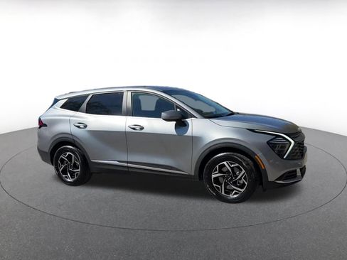 Used 2025 Kia Sportage LX image 2