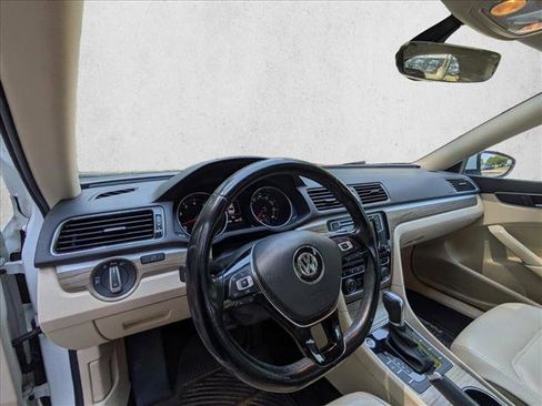 Used 2017 Volkswagen Passat 1.8T SE FWD image 10