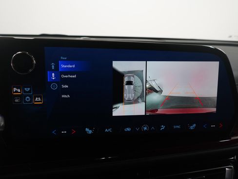 Used 2024 Chevrolet Traverse Z71 image 21